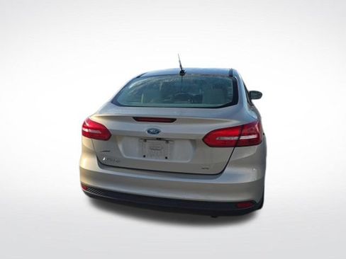 Used 2018 Ford Focus SE FWD image 4