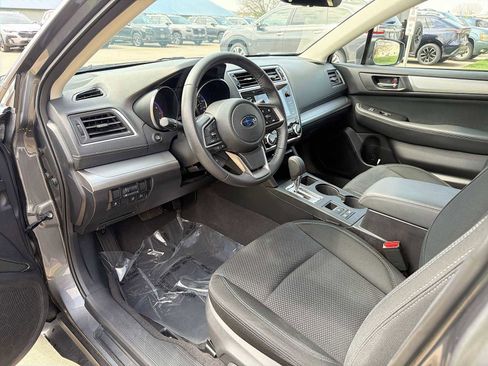 Used 2019 Subaru Outback 2.5i Premium image 2