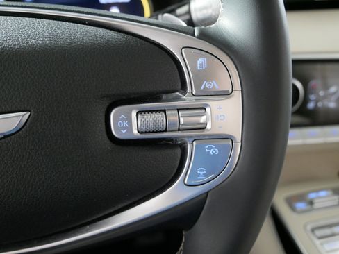 Used 2022 Genesis GV70 2.5T image 28