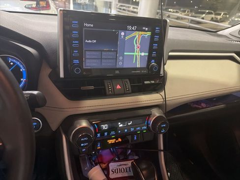 Used 2021 Toyota RAV4 Limited image 6