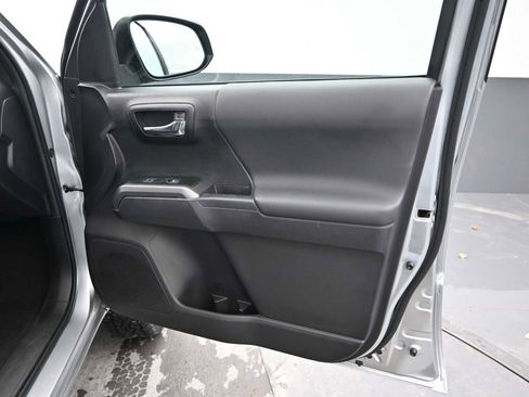 Used 2023 Toyota Tacoma TRD Off-Road image 18