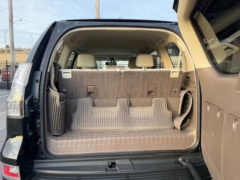 Used 2018 Lexus GX 460 image 17