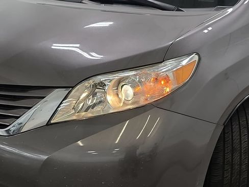 Used 2016 Toyota Sienna LE w/ Protection Package FWD image 31