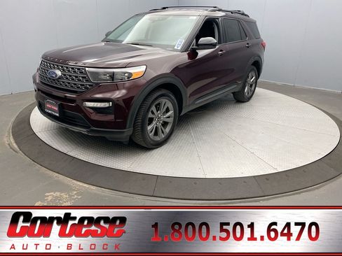 Used 2022 Ford Explorer XLT w/ Equipment Group 202A AWD/4WD image 1