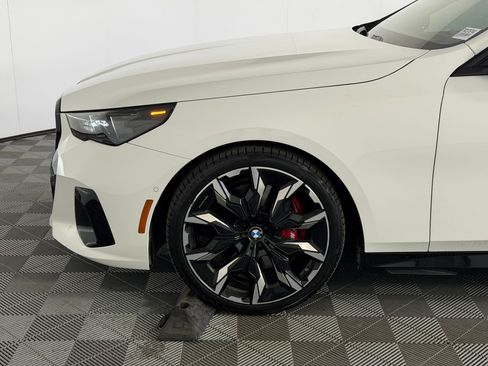 Used 2024 BMW 540i xDrive w/ Executive Package image 11