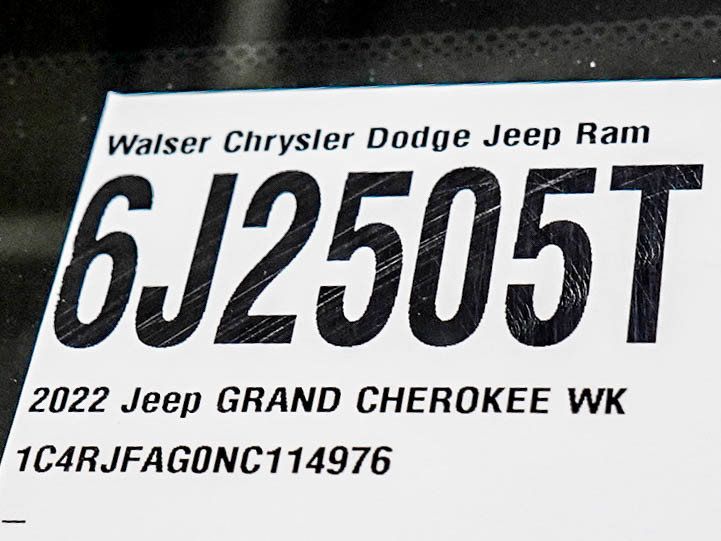 Used 2022 Jeep Grand Cherokee Laredo X AWD/4WD image 30