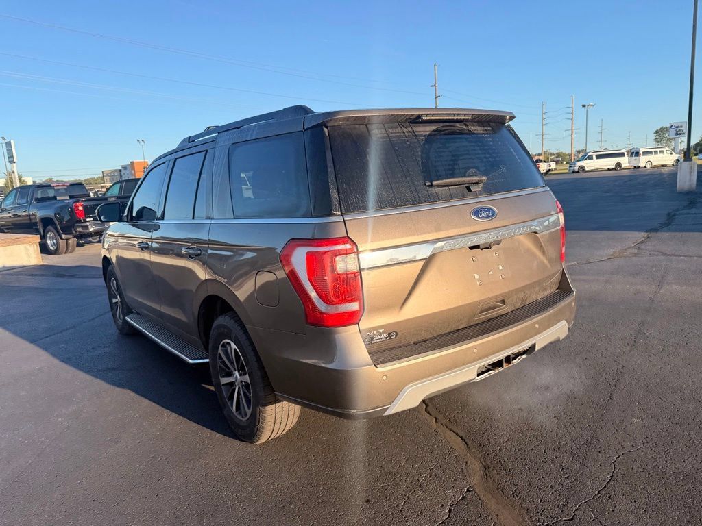 Used 2019 Ford Expedition XLT w/ Equipment Group 202A AWD/4WD image 3