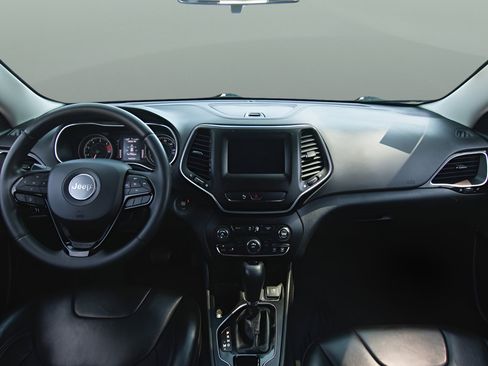 Used 2019 Jeep Cherokee Latitude Plus image 8