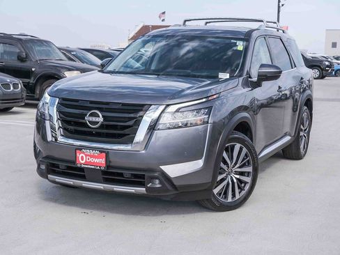 Used 2022 Nissan Pathfinder Platinum w/ Lighting Package (N92) FWD image 1