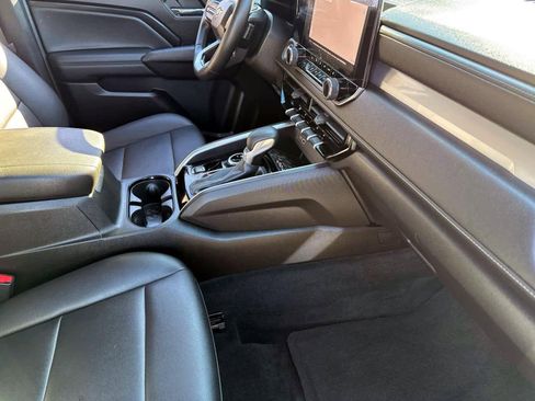 Used 2023 Chevrolet Colorado LT w/ LT Convenience Package III image 9