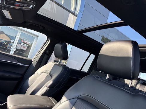 Used 2024 Jeep Grand Cherokee L Limited w/ Luxury Tech Group II image 19