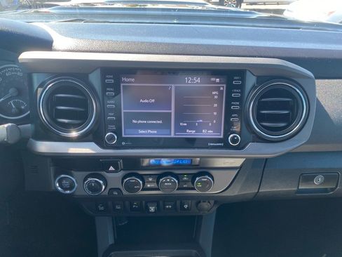 Used 2022 Toyota Tacoma TRD Sport w/ Technology Package AWD/4WD image 23
