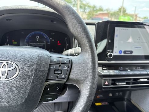 Used 2025 Toyota Camry LE FWD image 18