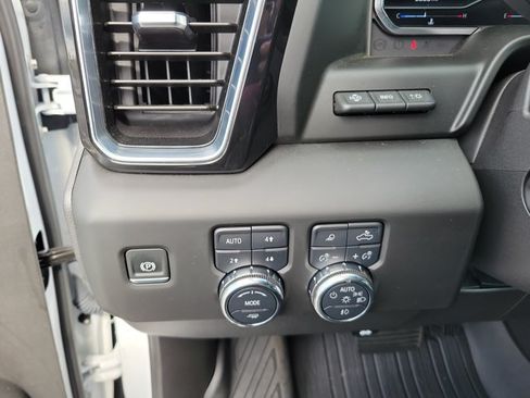 Used 2025 GMC Sierra 1500 Denali w/ Denali Reserve Package AWD/4WD image 27