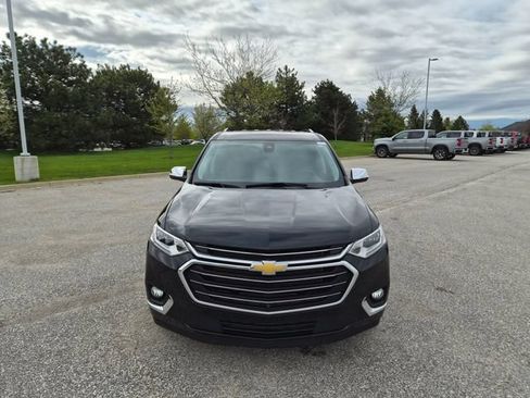 Used 2021 Chevrolet Traverse Premier FWD image 2
