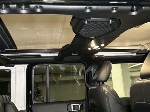 Used 2023 Jeep Wrangler Unlimited Sahara w/ Cold Weather Group image 14