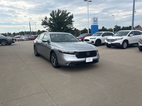 Used 2024 Honda Accord EX image 3