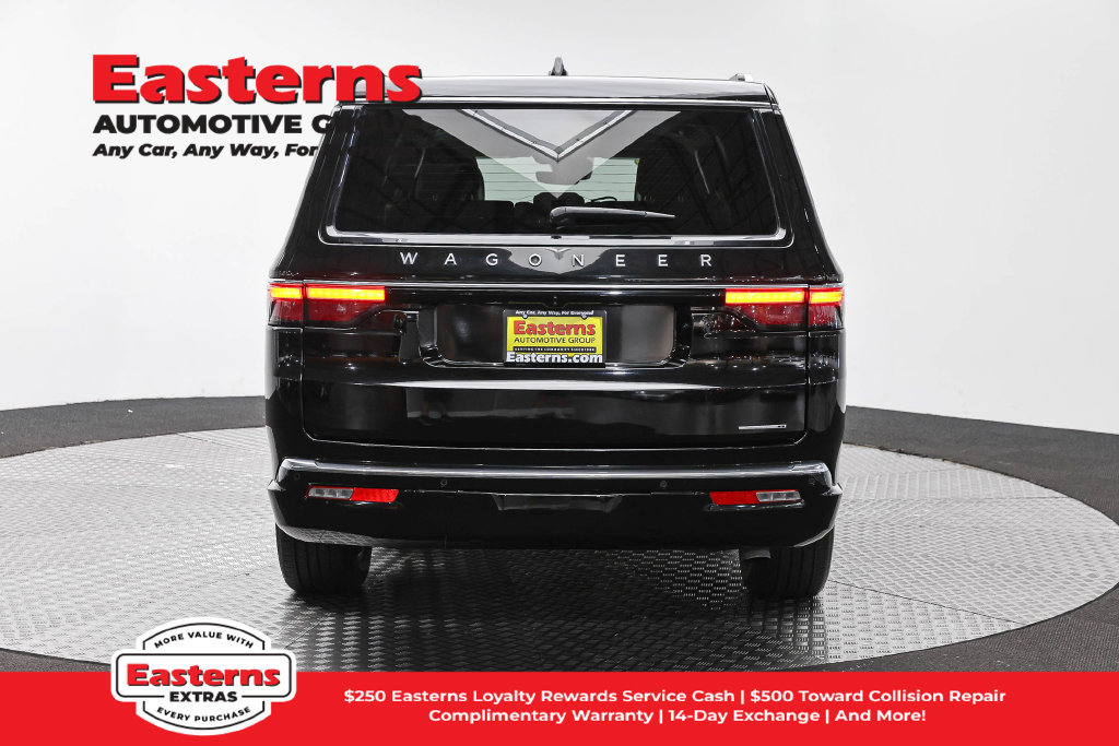 Used 2024 Jeep Wagoneer L Series II w/ Flexible Seating Group AWD/4WD image 7