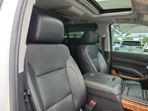 Used 2019 Chevrolet Suburban Premier AWD/4WD image 18