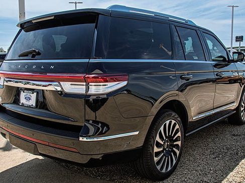 Used 2024 Lincoln Navigator Reserve w/ Monochromatic Package image 4