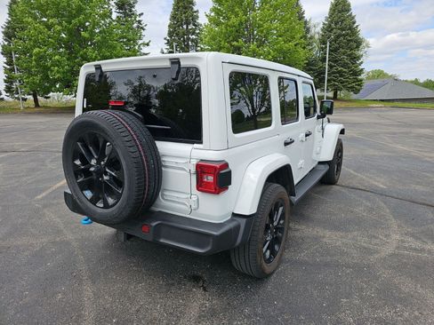 Used 2023 Jeep Wrangler Unlimited Sahara w/ Cold Weather Group AWD/4WD image 6