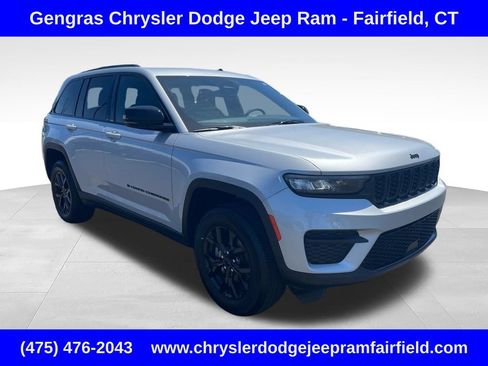Certified 2024 Jeep Grand Cherokee Altitude AWD/4WD image 1
