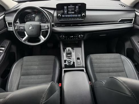 Used 2024 Mitsubishi Outlander SE FWD image 11