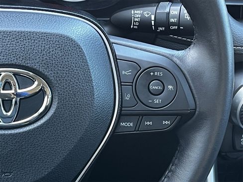 Used 2021 Toyota RAV4 XLE Premium image 14