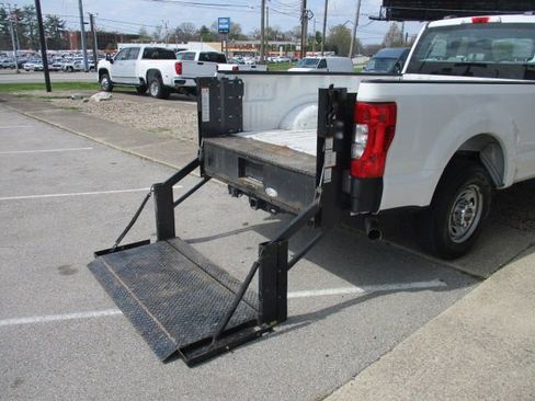 Used 2022 Ford F250 XL w/ Power Equipment Group RWD image 6