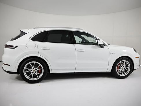 Used 2025 Porsche Cayenne S AWD/4WD image 8