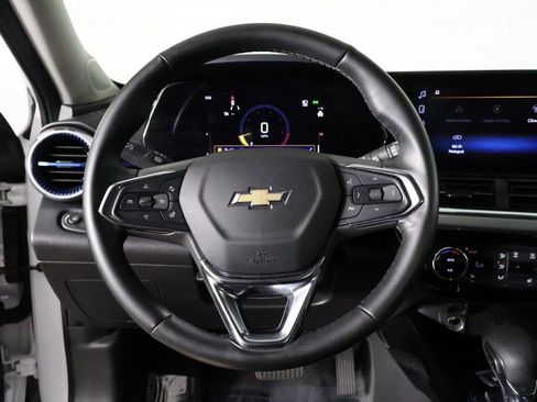 Used 2025 Chevrolet Trax LT w/ LT Convenience Package FWD image 36