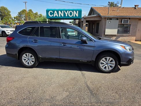 Used 2017 Subaru Outback 2.5i Premium w/ Popular Package #2 AWD/4WD image 3