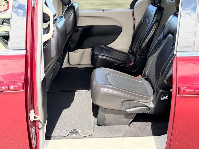 Used 2022 Chrysler Pacifica Touring-L FWD image 22