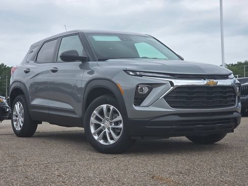 New 2026 Chevrolet TrailBlazer LS w/ LS Convenience Package AWD/4WD image 2