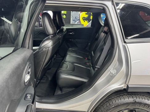 Used 2019 Jeep Cherokee Latitude Plus image 13