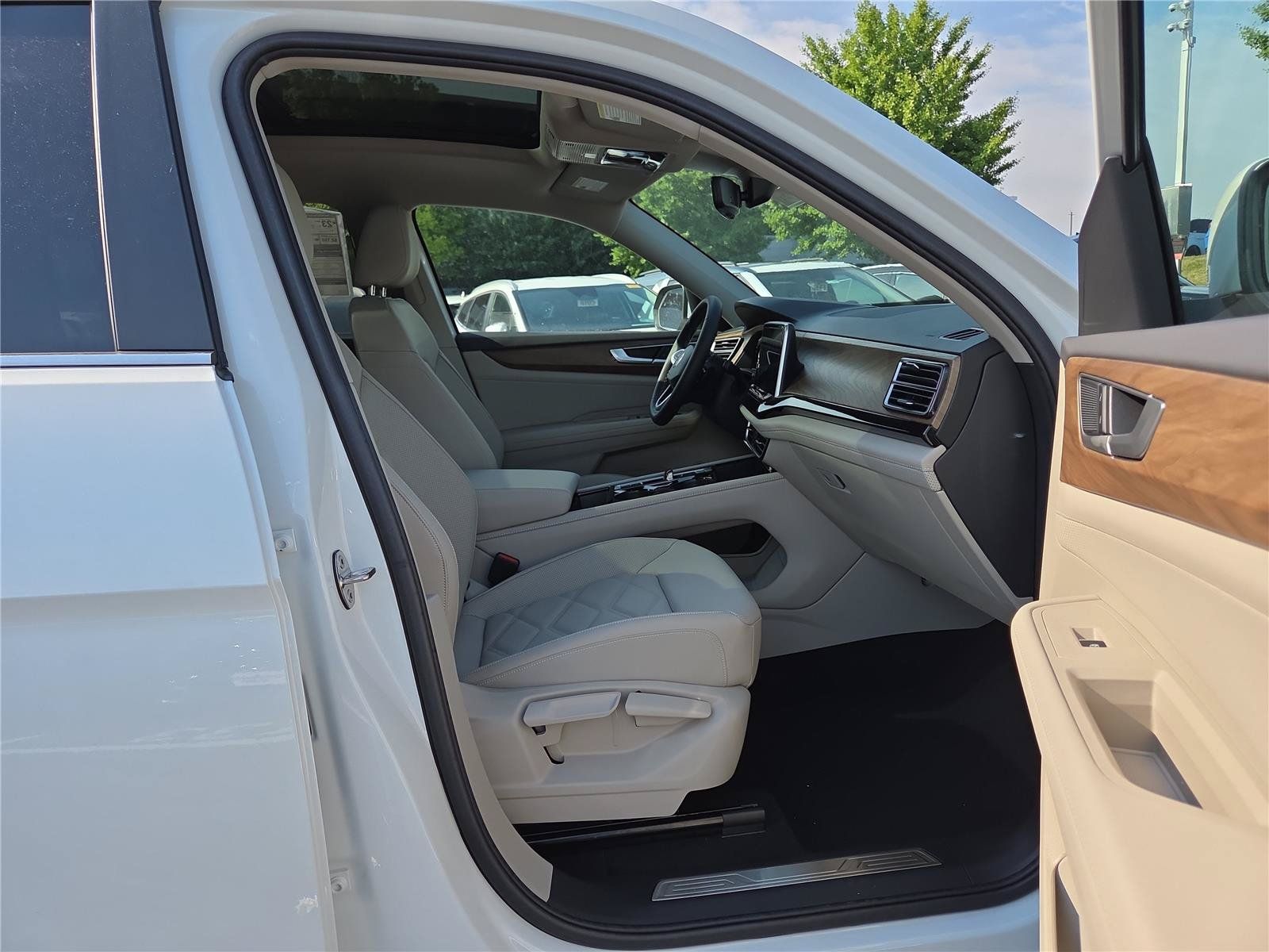 New 2026 Volkswagen Atlas SE FWD image 24