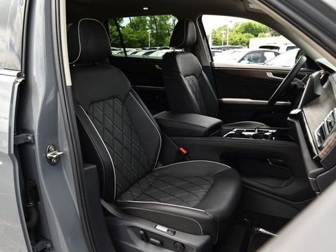 Certified 2025 Volkswagen Atlas SEL Premium R-Line AWD/4WD image 20