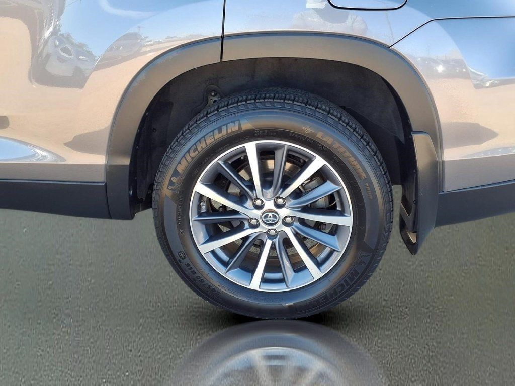 Used 2019 Toyota Highlander XLE AWD/4WD image 27