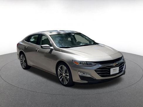 Used 2024 Chevrolet Malibu LT image 3