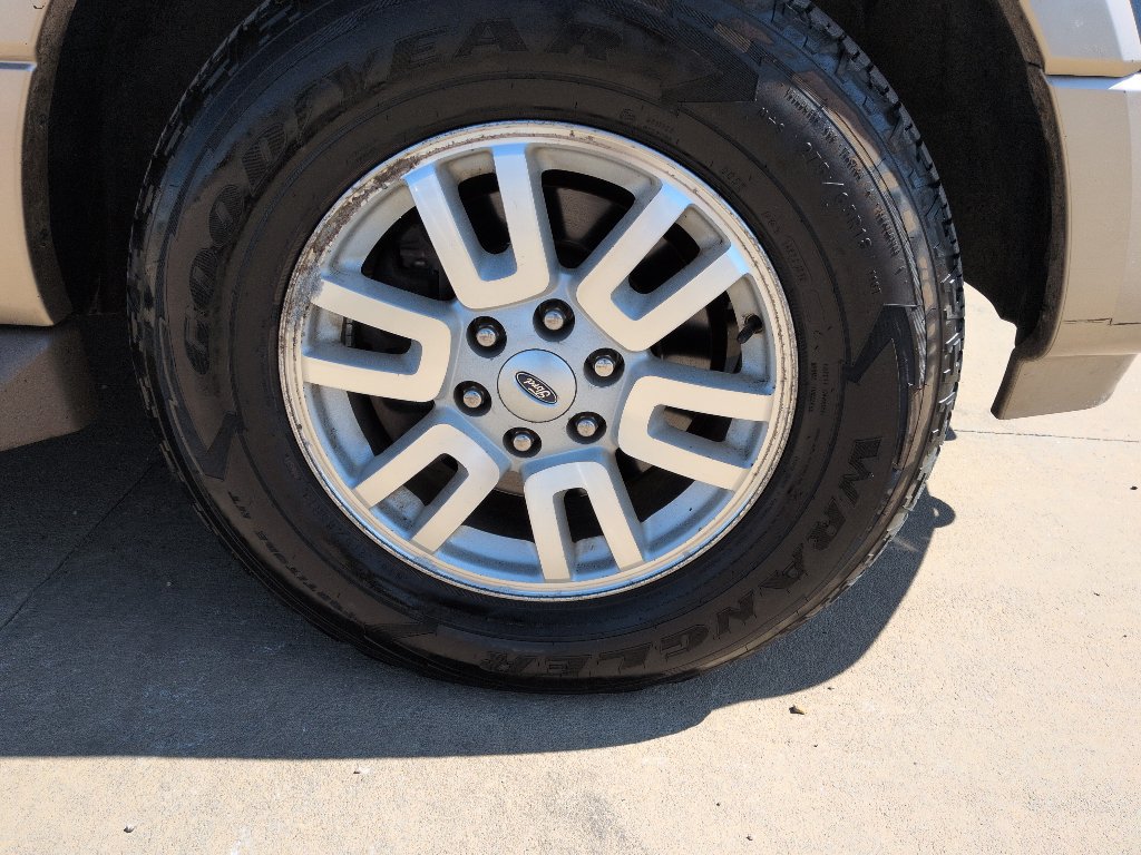 Used 2014 Ford Expedition EL XLT w/ Equipment Group 202A AWD/4WD image 12