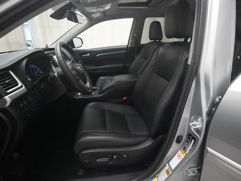 Used 2017 Toyota Highlander Limited AWD/4WD image 7