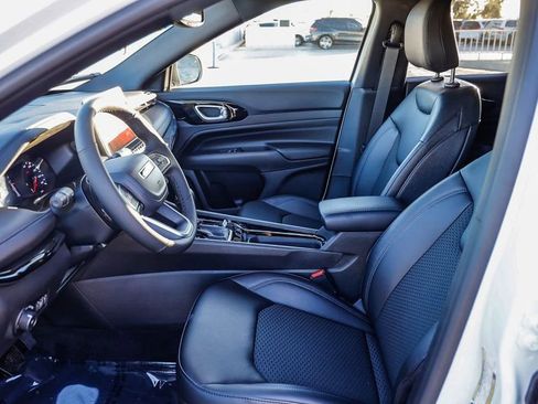 New 2026 Jeep Compass Latitude image 18