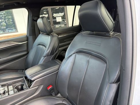 Used 2023 Jeep Grand Cherokee L Overland image 3