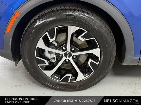Used 2024 Kia Sportage EX FWD image 13