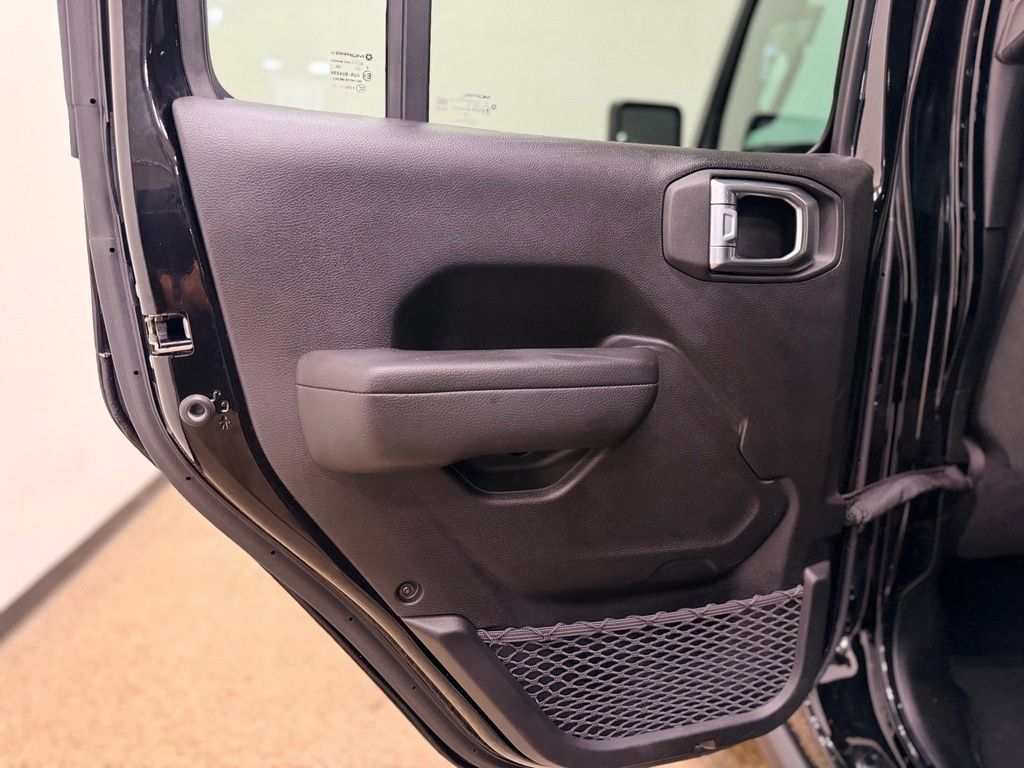 Used 2024 Jeep Wrangler Unlimited AWD/4WD image 22