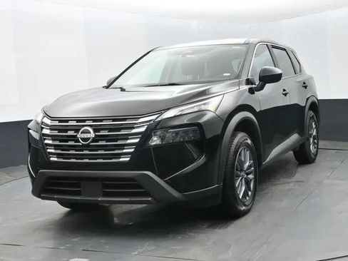 Used 2024 Nissan Rogue S image 1