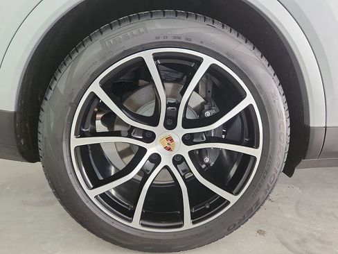 Used 2025 Porsche Cayenne image 10