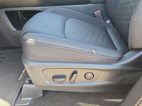 Certified 2024 Nissan Pathfinder SV image 28