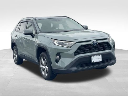 Used 2021 Toyota RAV4 XLE Premium AWD/4WD image 3