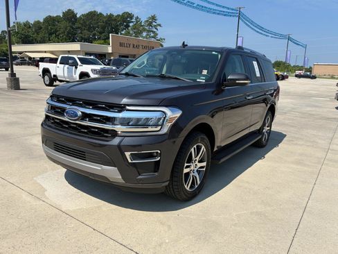 Used 2024 Ford Expedition Limited RWD image 2
